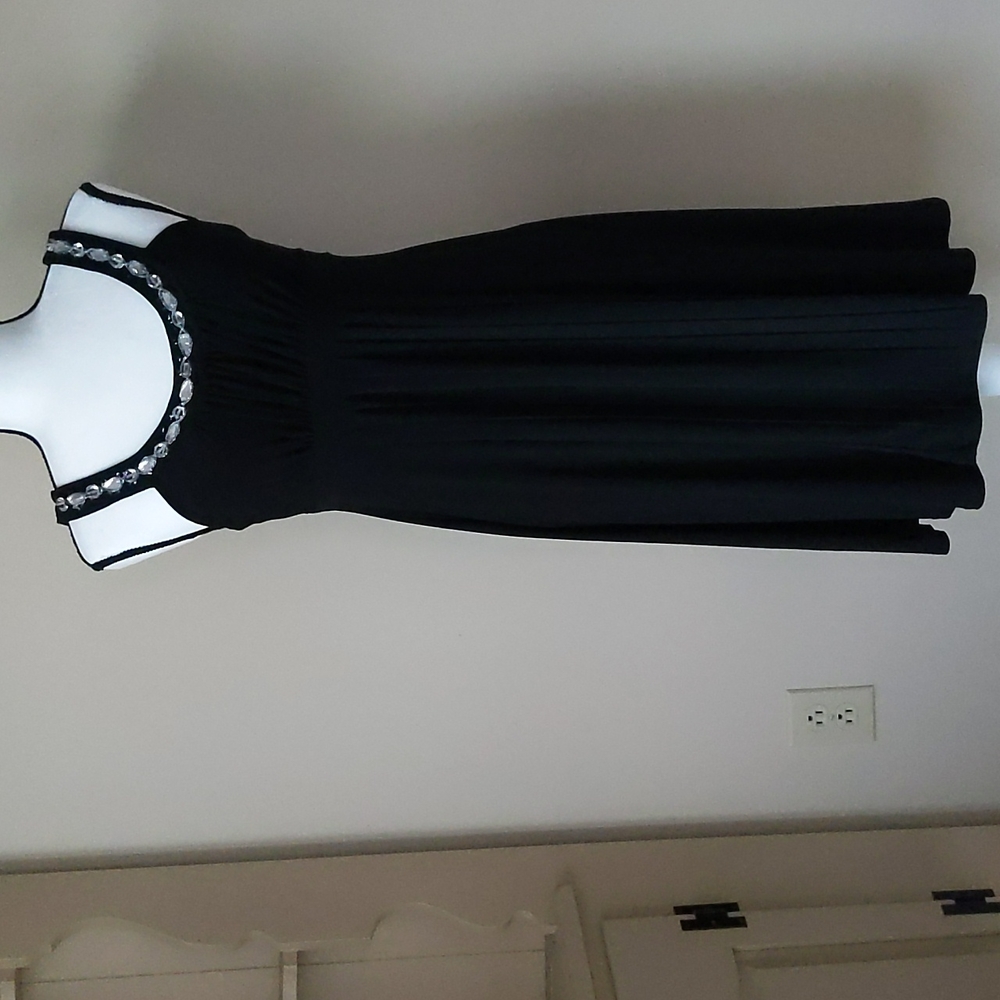 Signature by Sangria Embellished Pleated Empire Waist Dress 6 Black